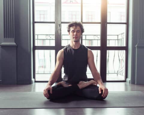 Yoga für Anfänger: Entspannter Ausgleich für den Büroalltag